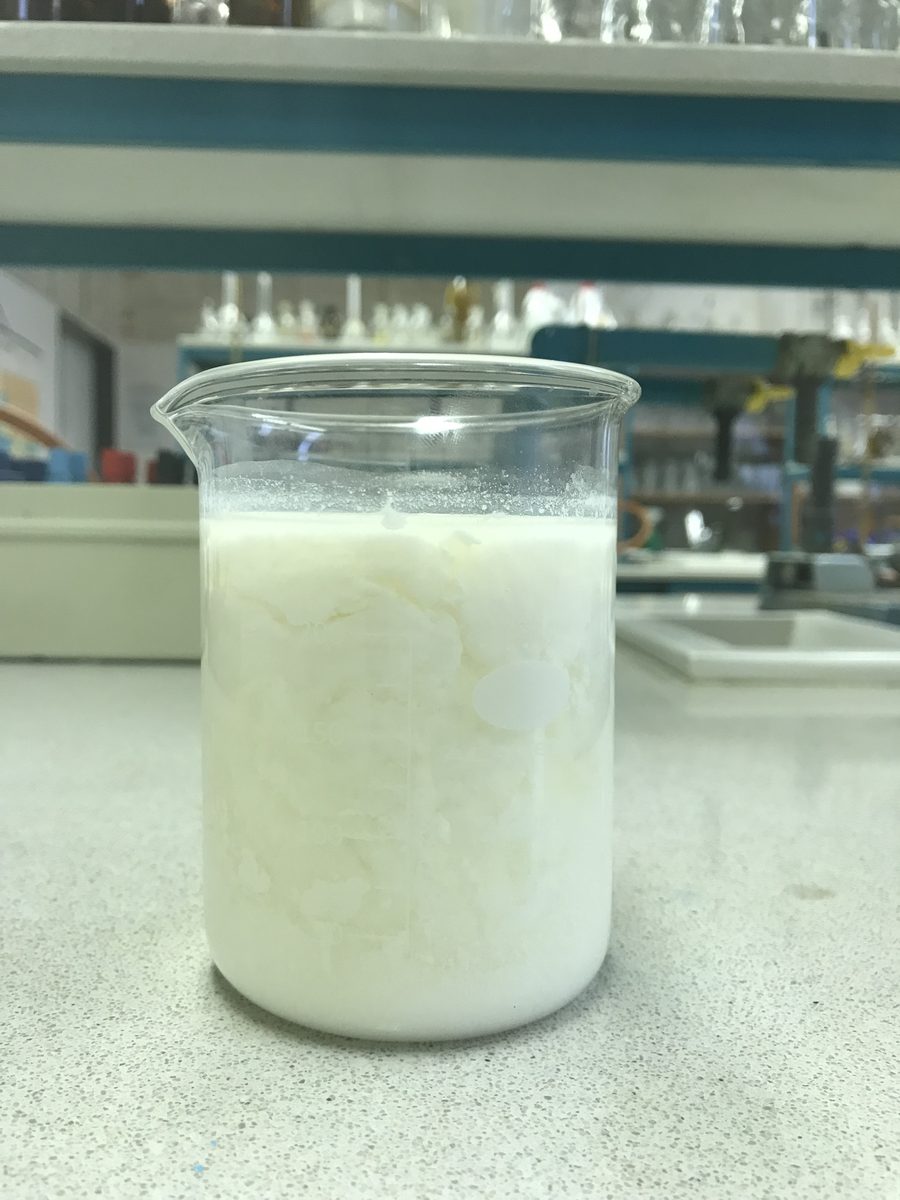 Bécher de lait en laboratoire, procédé natif des alternatives à la whey Nutripure